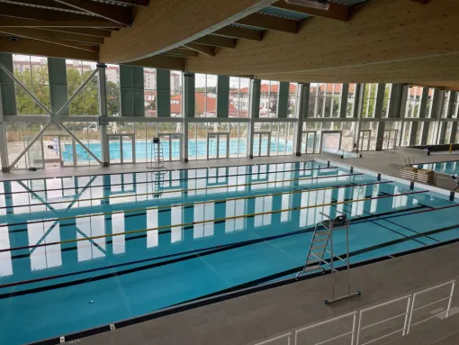 Nettoyage piscine municipale avec plongeurs à Anglet, Bayonne, Wonder Cleaner